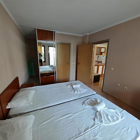 Marina Delfin Apartments - Top Location & Pet Friendly Sveti Vlas Ngoại thất bức ảnh