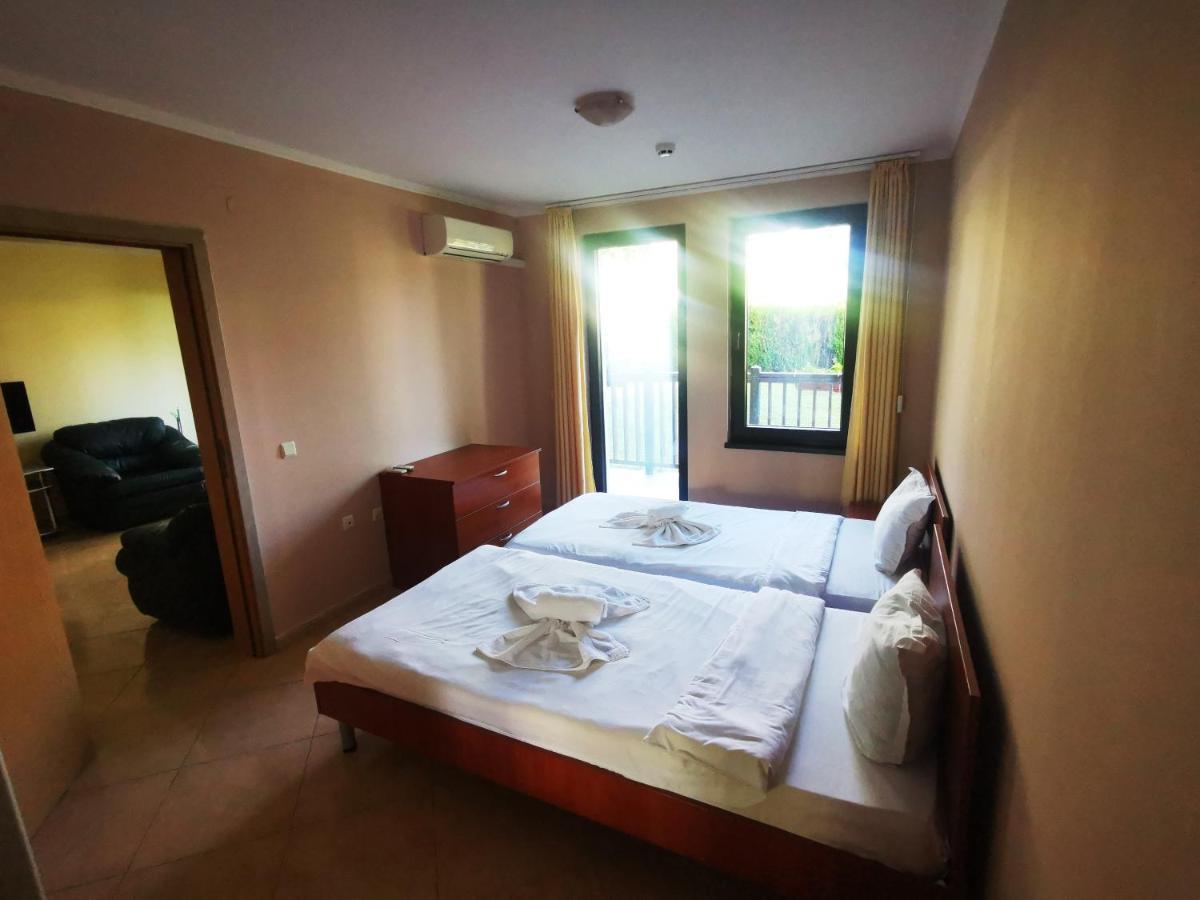 Marina Delfin Apartments - Top Location & Pet Friendly Sveti Vlas Ngoại thất bức ảnh