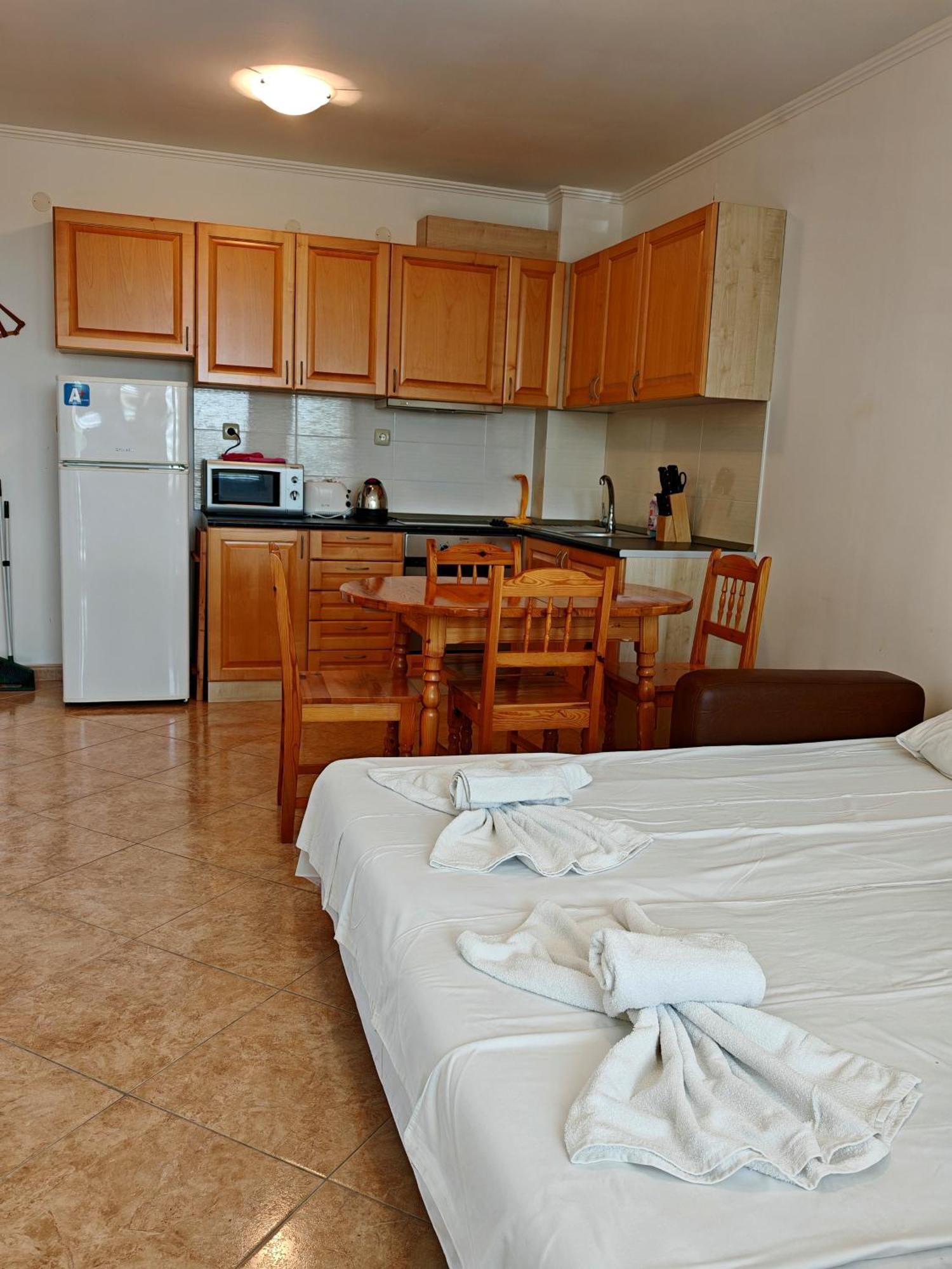 Marina Delfin Apartments - Top Location & Pet Friendly Sveti Vlas Ngoại thất bức ảnh